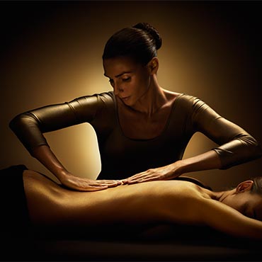 Massage, zowel klassieke massage als voor hotstone massage kun je bij Care & Co terecht. Massage, zowel klassieke massage als voor hotstone massage kun je bij Care & Co terecht.